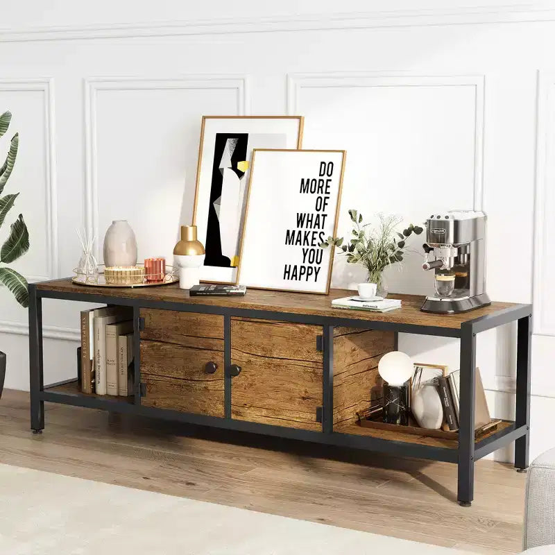 Mueble de TV de 65 pulgadas, mueble de TV rústico con 2 espacios de almacenamiento cerrados y compartimento abierto, mesa de mueble de TV de madera con patas ajustables