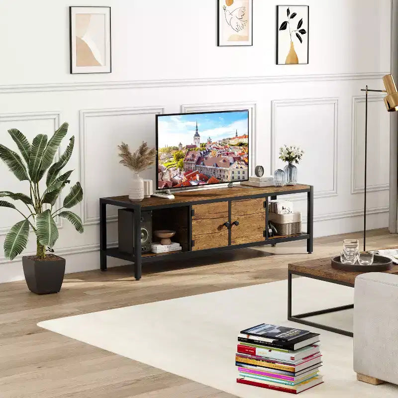 Mueble de TV de 65 pulgadas, mueble de TV rústico con 2 espacios de almacenamiento cerrados y compartimento abierto, mesa de mueble de TV de madera con patas ajustables