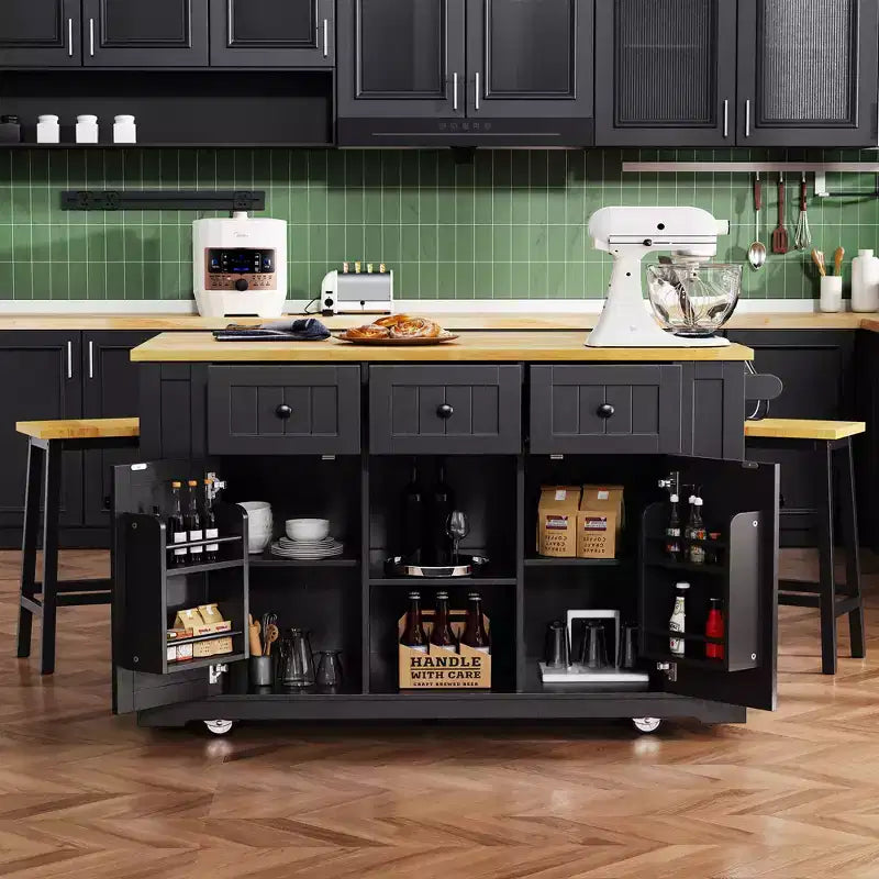 Isla de cocina grande con 2 taburetes de bar y toma de corriente, carrito de almacenamiento de cocina sobre 5 ruedas con ala abatible