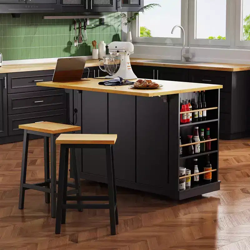 Isla de cocina grande con 2 taburetes de bar y toma de corriente, carrito de almacenamiento de cocina sobre 5 ruedas con ala abatible