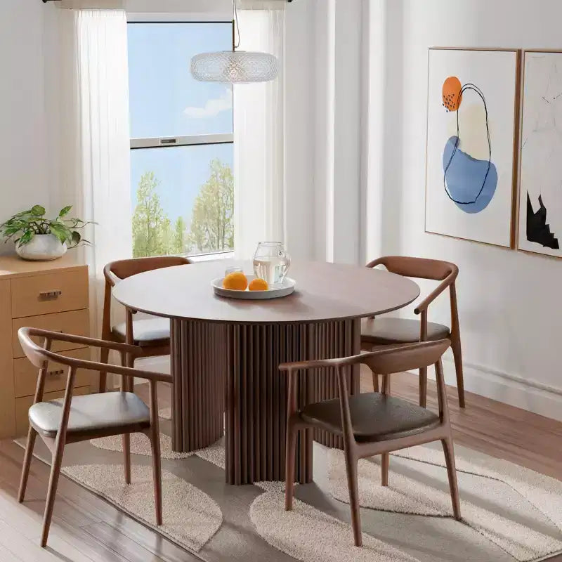 Mesa de comedor redonda de 46" para 4 personas con tablero de borde arqueado y patas de pedestal estriadas para sala de estar, comedor, café, oficina, nogal