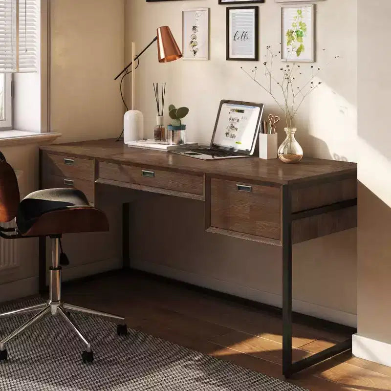 Escritorio Brandt Rústico Marrón Natural Envejecido: Muebles de Oficina con Herrajes de Bronce, Contrachapado y Estructura de Metal